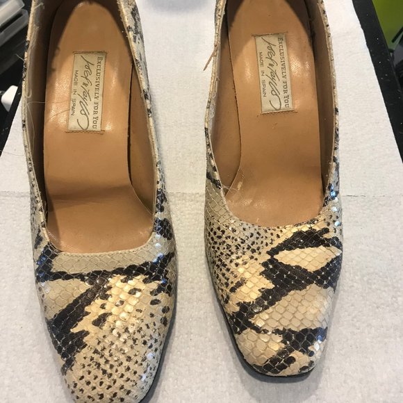 Lord Taylor shoes. Extremely worn - Picture 1 of 7